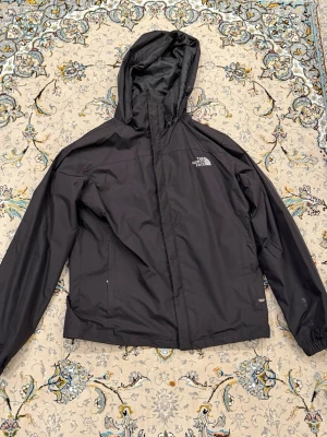 Svart vindjacka från The North Face - Står storlek xl men passar dig som är S eller M