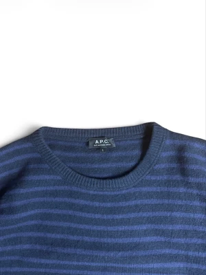 Apc Randig Breton Stickad Tröja - Apc randig breton stickad randig tröja i 100% ull. Storlek L men passar M. Mycket bra skick samt väldigt skönt material. Skriv i DM om frågor!