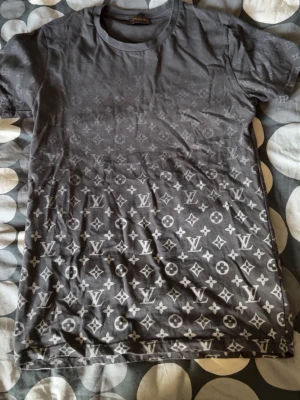Tshirt med gradient mönster - Sitter tight