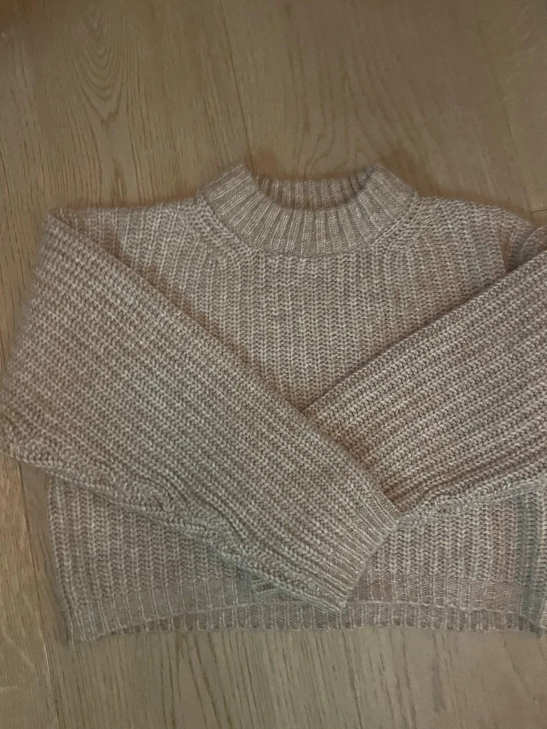Beige grovstickad tröja