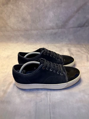 Lanvins - Hej, säljer mina Lanvins i superbra skick. Size uk7 - 42/43. Köpta för 5000kr i butik, säljs för 2099kr. Kvitto finns 
