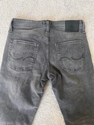Jack and Jones jeans svart - Jack and Jones jeans svart w30 l30