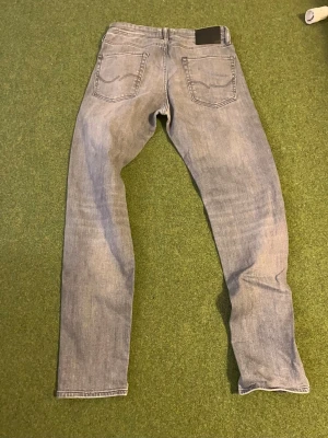 Jack & Jones jeans  - Skriv om ni undrar något pris går att diskuteras 