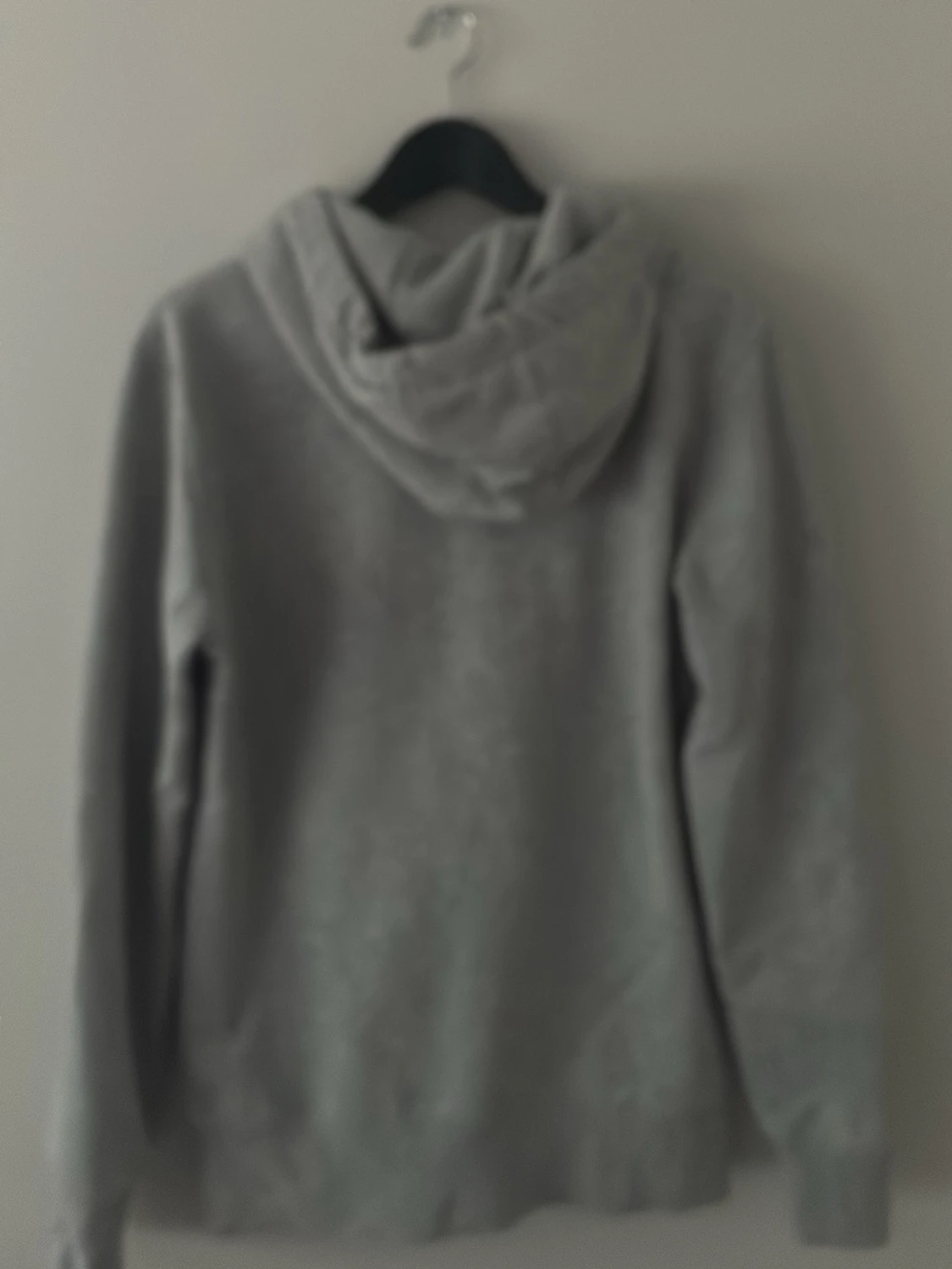 Grå hoodie med vit logga ifrån rs  - 2