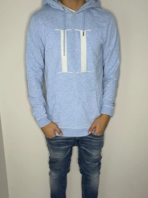 Les deux hoodie  - Säljer en pier one hoodie i storlek s. Hör av dig vid funderingar 🙌🌟