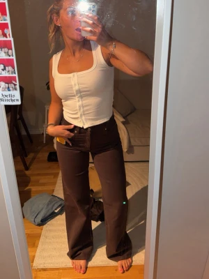 Bruna jeans  - Bruna jeans från H&M artikel nummer 1045459086