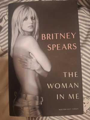 Britney Spears bok  - Säljer en Britney Spears bok. Aldrig läst. OBS!!!! ENDAST SWISH!!! 