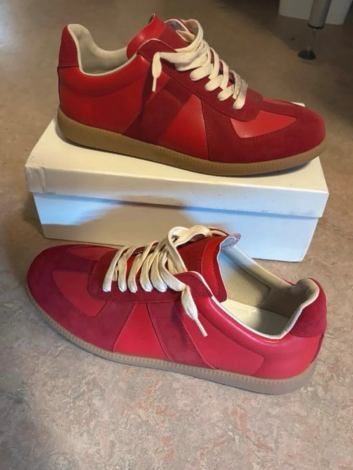 Röda maison margiela gats