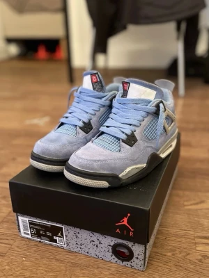  Jordan 4 Retro - 700kr , storlek 41/42, mycket bra skick 