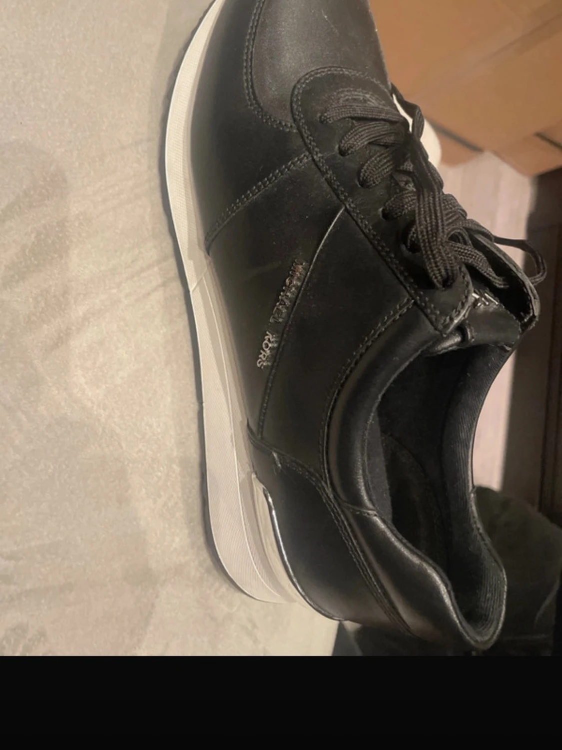 Svarta sneakers från Michael Kors