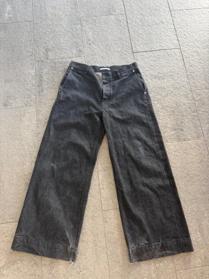Peoples Fortune jeans  - Rådenim jeans i bästa kvalité. Passar 31/32. Tillverkas inte längre. Har en rak passform med en liten bootcut så att de lägger sig snyggt över skorna!