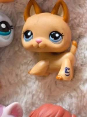 Littlest pet shop - Littlest pet shop Authentic hund #2196. Skriv till mig privat för fler bilder. Skick som på bilden. Kolla gärna in min profil för bundle😊💕