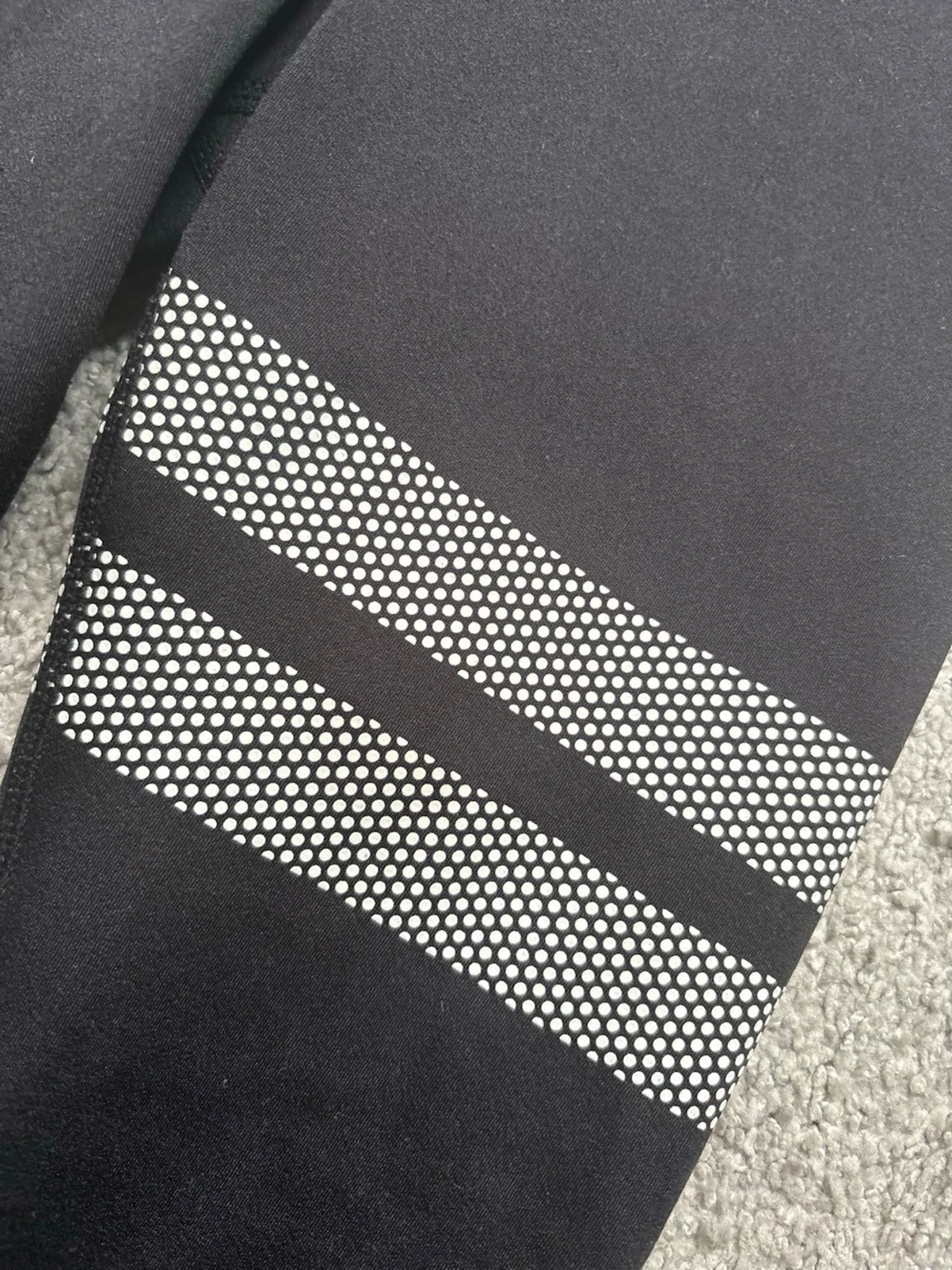 Svarta leggings från Stronger - 1
