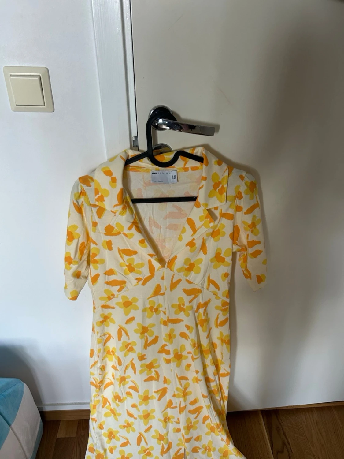 Blommig kortklänning från ASOS DESIGN