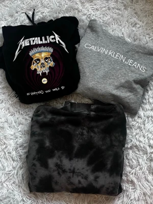 Klädpaket  - 3 hoodies knappt använda, passar både small och medium                                          75kr för 1 och 149kr för alla 3