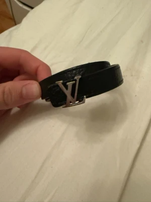 Lv armand  - Dubbel lv armand, snyggt simpelt säljer för vill bli av  ! Kom med bud !