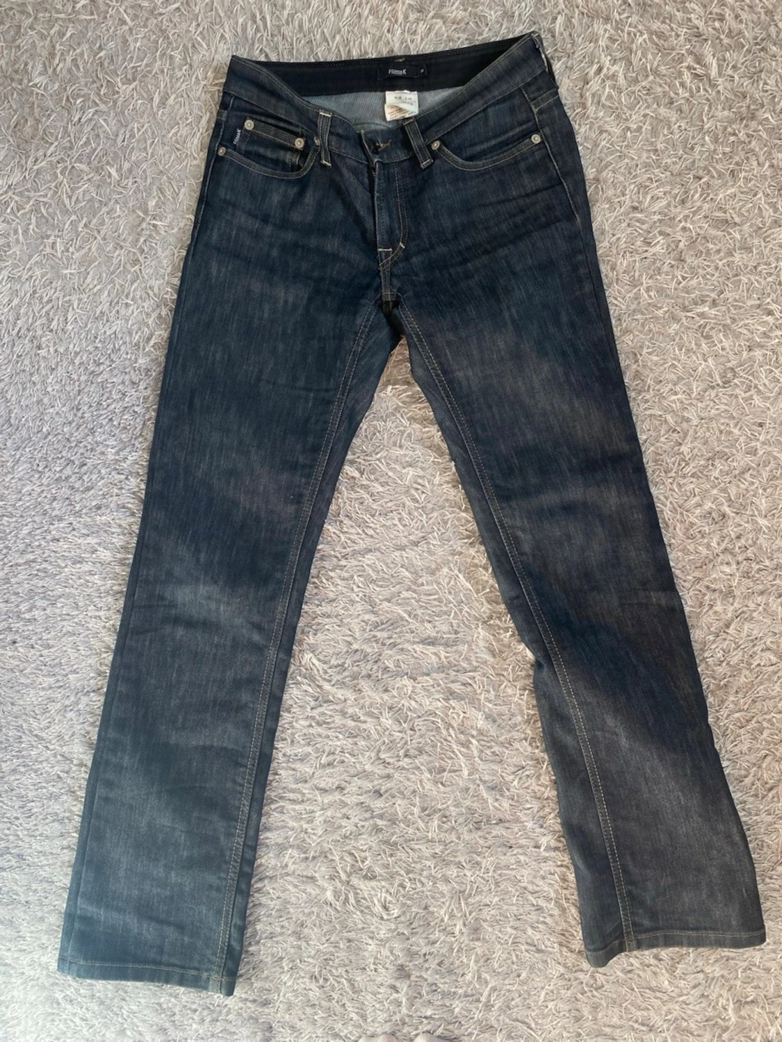 Mörkblåa lågmidjade straight jeans