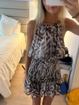 Zebra klänning - Zebra klänning från Zara, storlek M💕