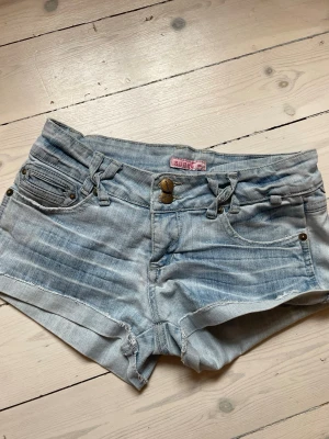 Denimshorts - Supersnygga vintage denimshorts i storlek XS