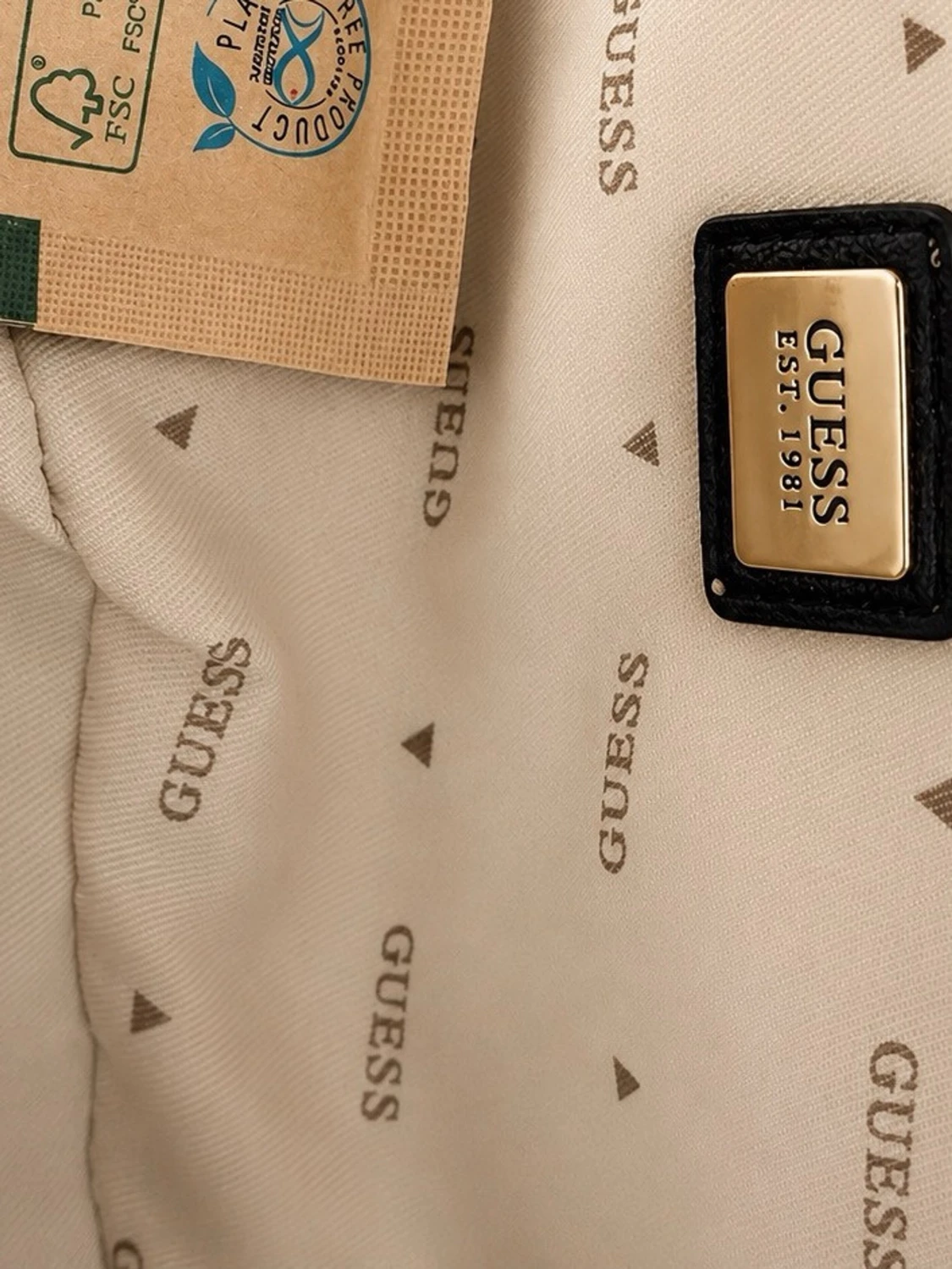 Svart axelremsväska från Guess - 2