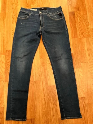 Replay Hyperflex jeans W33/L32 -  Replay Hyperflex jeans i fint skick.  * Storlek: W33/L32 * Modell: MickyM * Stretchiga och bekväma. * Normal användning, se bilder.  Skickas gärna eller hämtas.  