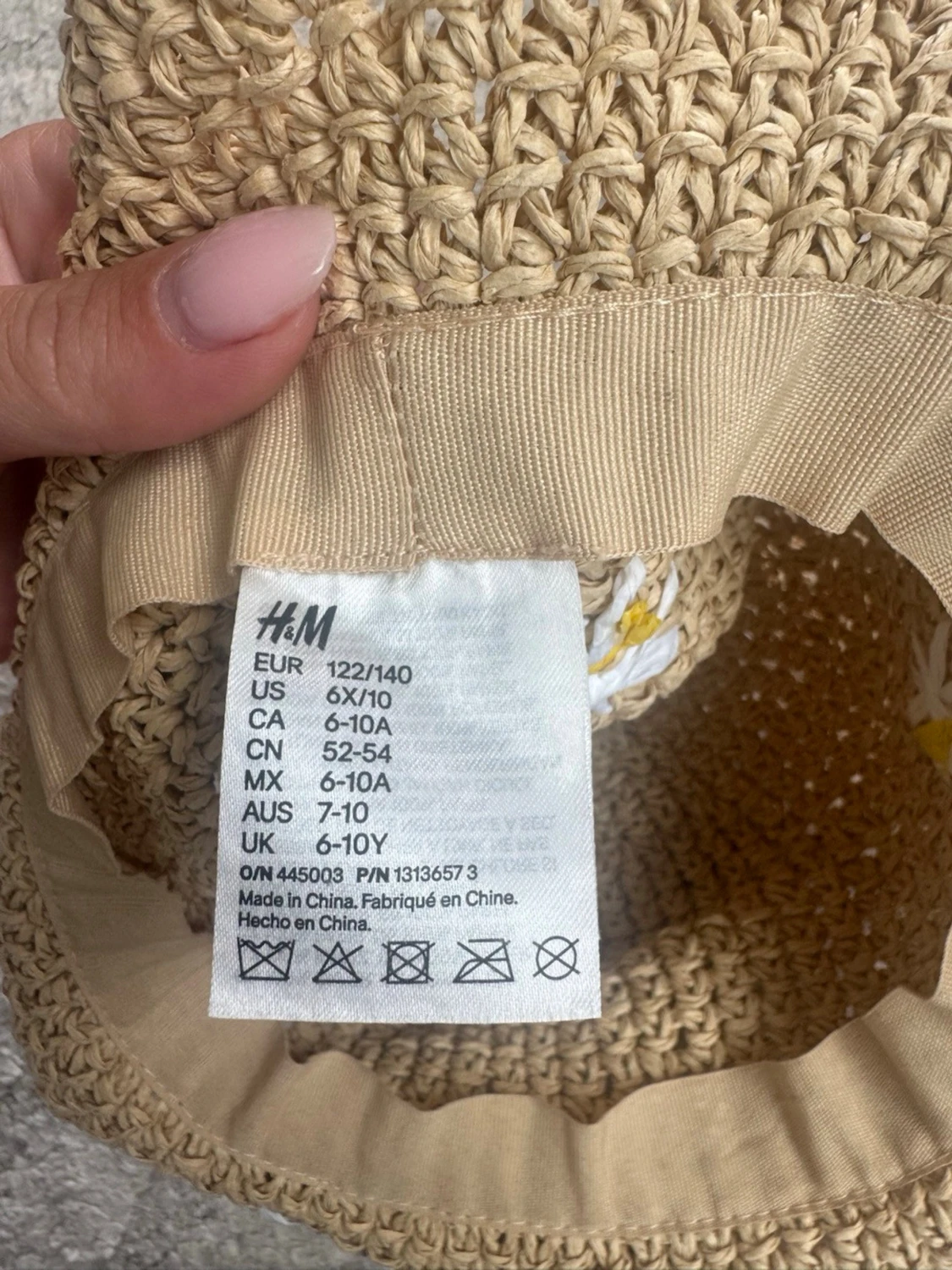 Beige virkad solhatt med prästkragar - 1