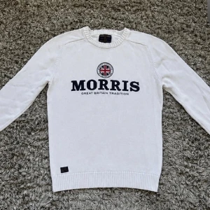 Stickad Morris tröja - Säljer denna riktigt feta Morris tröja i strl M Skick 9/10 Hör gärna av er vid frågor⭐️
