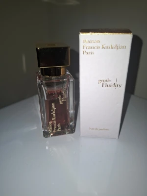 Maison Francis Kurkdjian Gentle Fluidity - Maison Francis Kurkdjian Gentle Fluidity Edp. Se bilder för mängd, uppskattas till ca 65% kvar. Givetvis Förvarat mörkt och svalt.