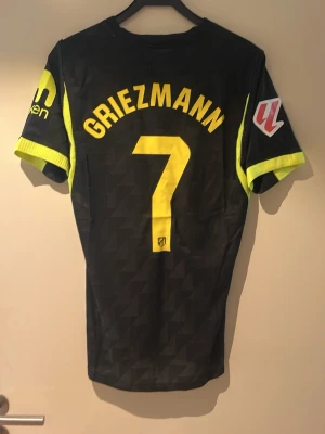 Atletico Madrid 26/27 Griezmann  - En Atletico Madrid 26/27 Griezmann Spelar version, storlek L helt ny