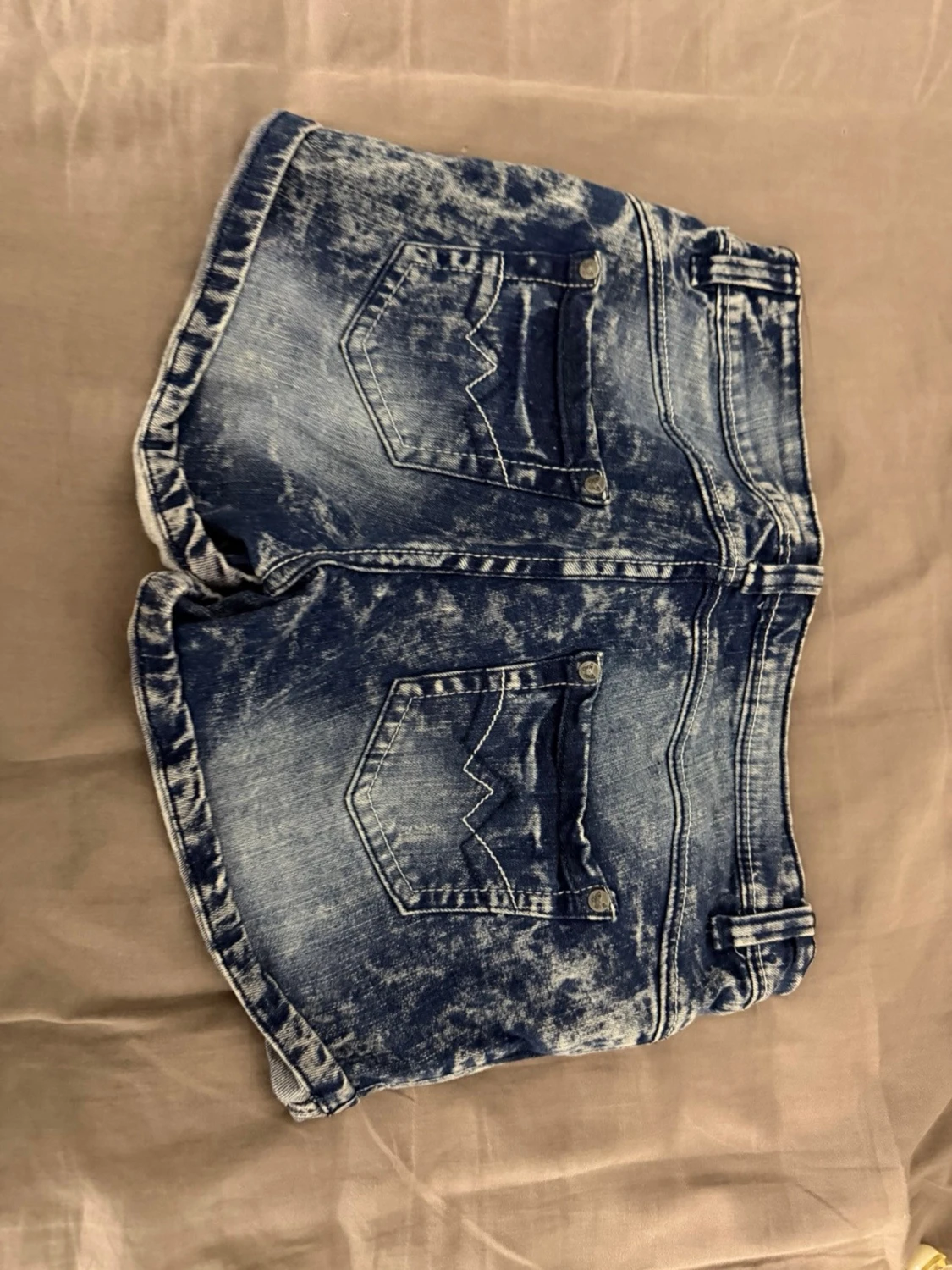 Blå denimshorts med tvättad look - 1
