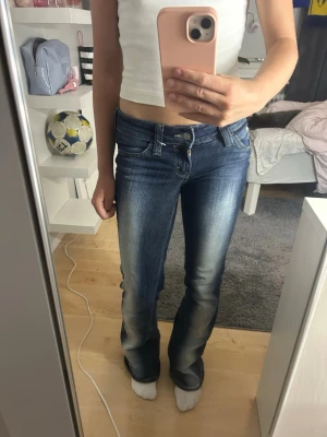 Kvarg jeans - Säljer dessa snygga bootcut o lågmidjade jeansen då de är för långa, inga defekter, orginal pris 399kr