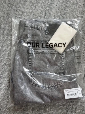 Our Legacy third cut  - Helt nya our legacy extended third cut! Size 31 med tag och kvitto, nypris ligger runt 3600! 
