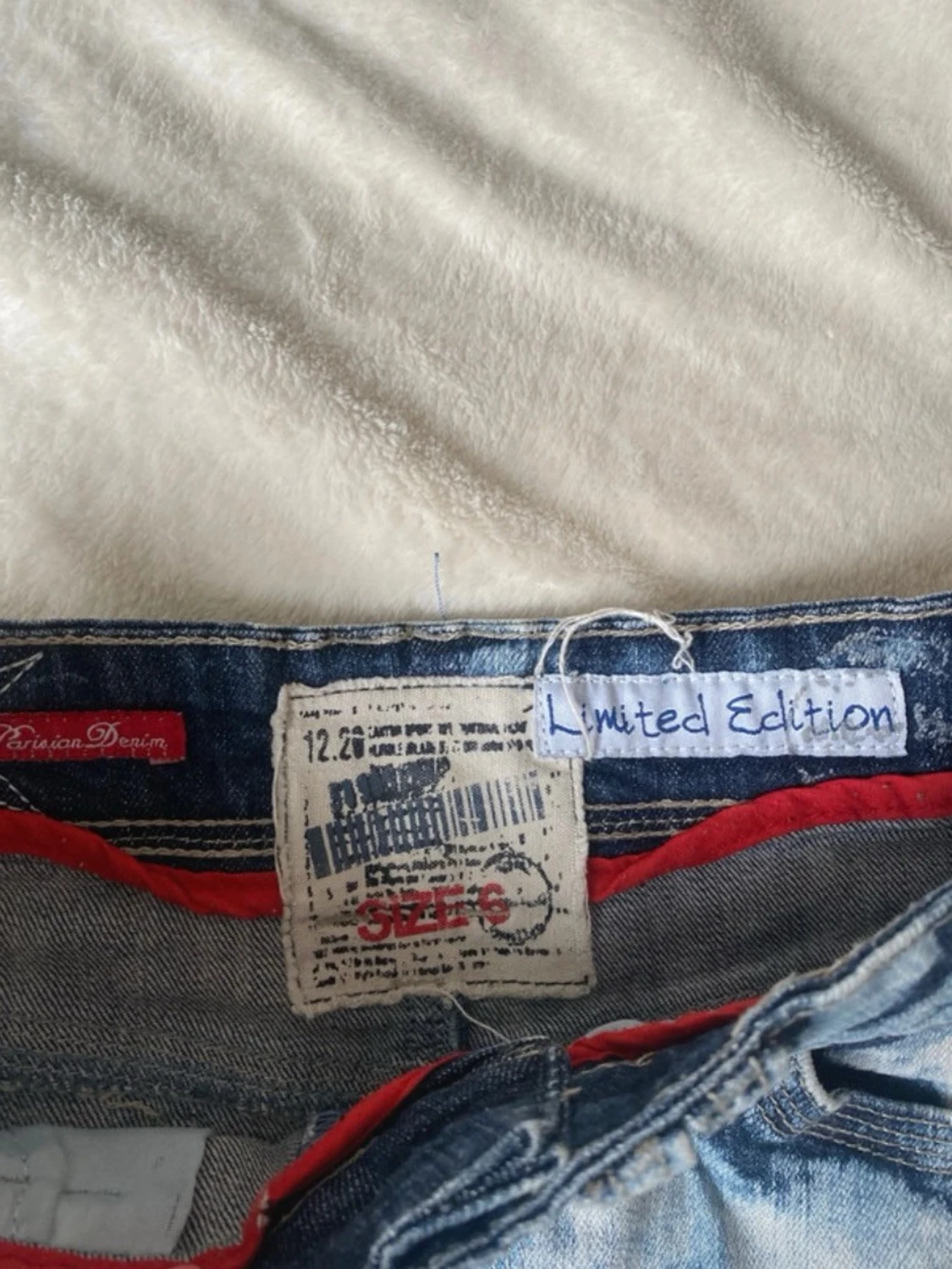 Blåvit kort jeanskjol med mönster - 2