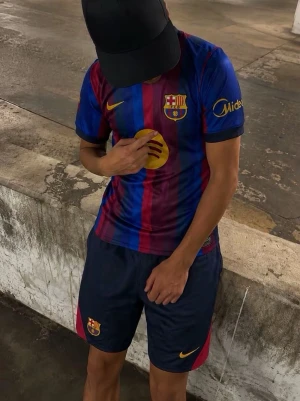 FC Barcelona hemma set  - FC Barcelona hemma set i storlek S och M. Helt ny med tagg