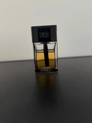 Dior Homme Intense parfym - Ca 80ml kvar av 100ml, ingen box ingår därav priset