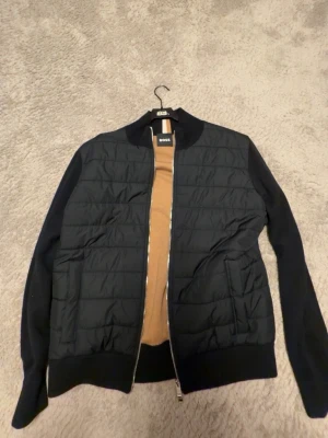 Boss cardigan  - Boss cardigan storlek xl endast testad! Nypris 3690