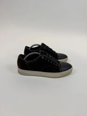 Lanvin Captoe  - Lanvin Captoe!  Storlek UK 9= 43 fits 44, Ny pris= 6000 kr, Kvitto finns!  