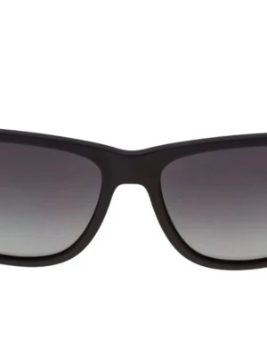 svarta solglasögon - Ray-Ban - svarta snygga solglasögon ifrån Ray-Ban💕passar både kvinnor och män. köptes för 1,8 tusen men säljs endast för 1000kr.