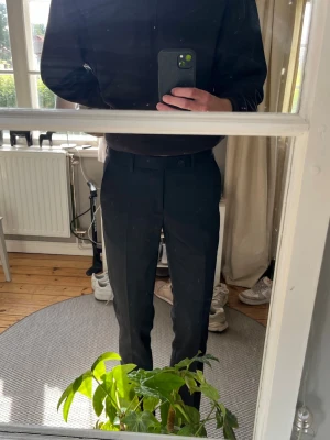 Kostymbyxor Dressmann - Kostymbyxor från Dressmann Slim Fit storlek 30/34. Använd endast 1 gång. Nypris 699kr