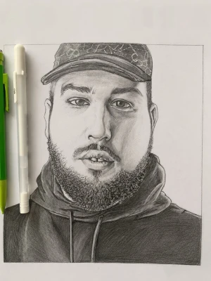 Ritning åt Pudascharlie - Du beställer en ritning från Studio Raven, du får med en ritning värt 4000kr men med 50% rabatt som vi har pågående så blir priset 2000kr. Köper är sluten så det går inte att returnera. Är du missnöjd med ritningen så kontaktar du oss.