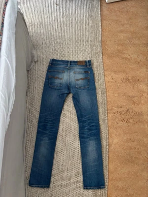 Nudie jeans - Säljer ett par snygga nudie jeans i den populära modellen ”Lean Dean lost legend” paketeras väll och fraktas snabbt!