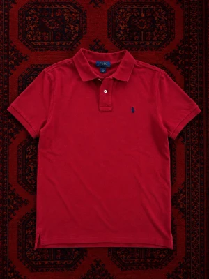 Ralph Lauren pike - elegant  - Skick : 9/10 | En röd elegant färg med marinblå logga | Storlek 14-16 år barn vilket motsvarar vuxen EU XS |