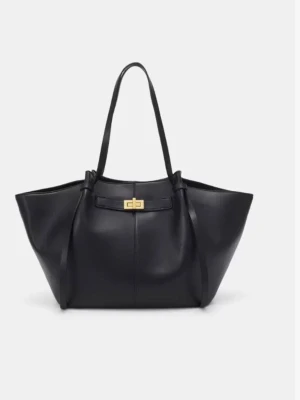 Gina svart väska  - Den lilla modellen av ginas väska. Skitsnygg och knappt använd. Nypris 500kr!❤️❤️