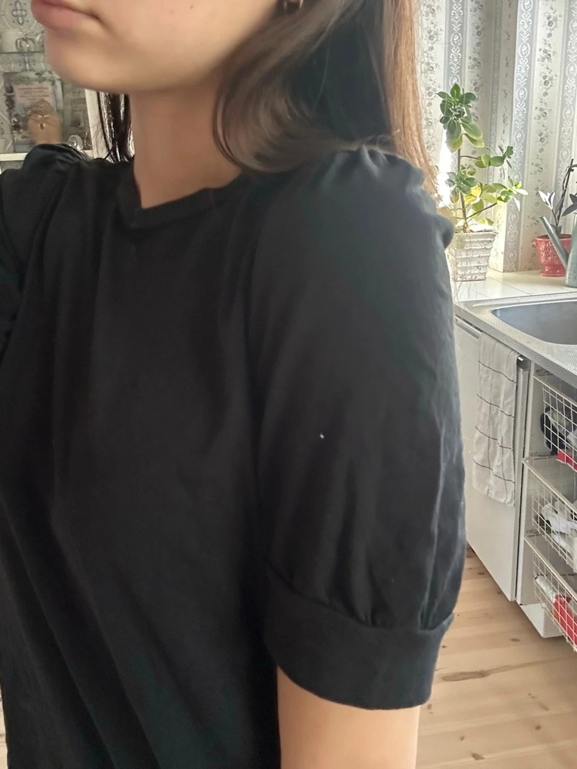 Svart puffärmad t-shirt - 2