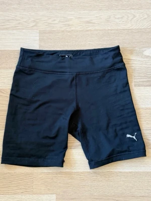 Cykelbyxor - Svarta Puma cykelbyxor, stretchiga i tyget och bekväma på. Sällan använda 