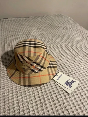 Äkta beige burberry hat - Mycket bra skick