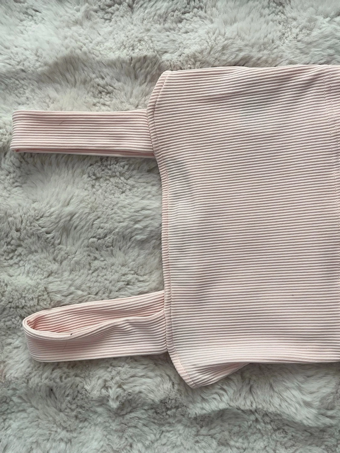 Ribbad crop top i grått och ljusrosa - 1