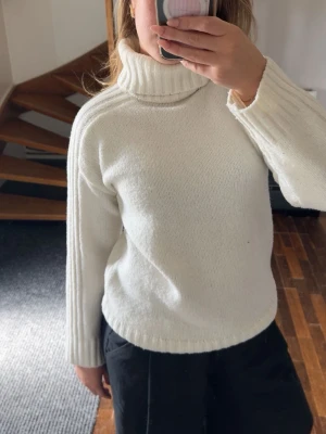 Stickad polotröja - Stickad polotröja från BIKBOK 💝