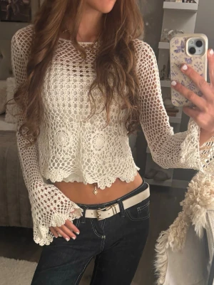Vit virkad topp - Superfin vit virkad topp med lång ärm från H&M💕