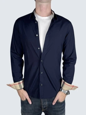 Burberry skjorta - Storlek: M || Skick: Mycket bra|| Nypris: Ca 5000kr || Följ för liknande produkter 🌊🍾